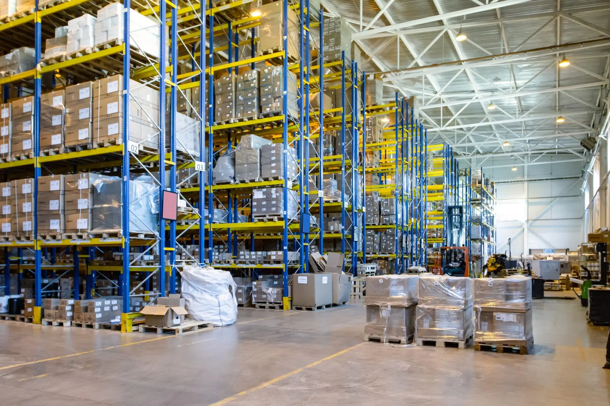 Storage and warehousing service in uae